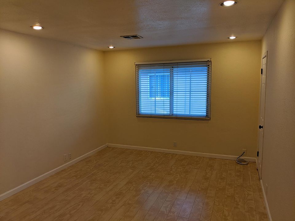 1st image of 123 Duane St APT 3