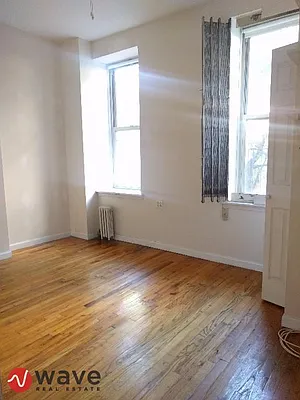 Rented by Wave Real Estate Group | media 11
