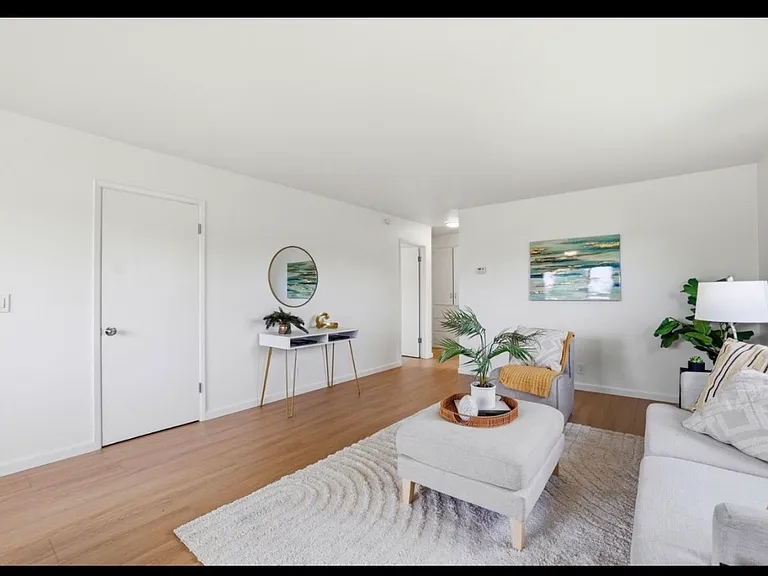 1070 Arroyo Seco Dr — Photo 1