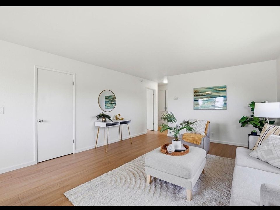 1st image of 1070 Arroyo Seco Dr