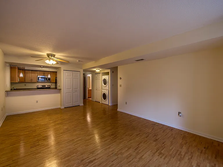 Davenport Apartments — Photo 5