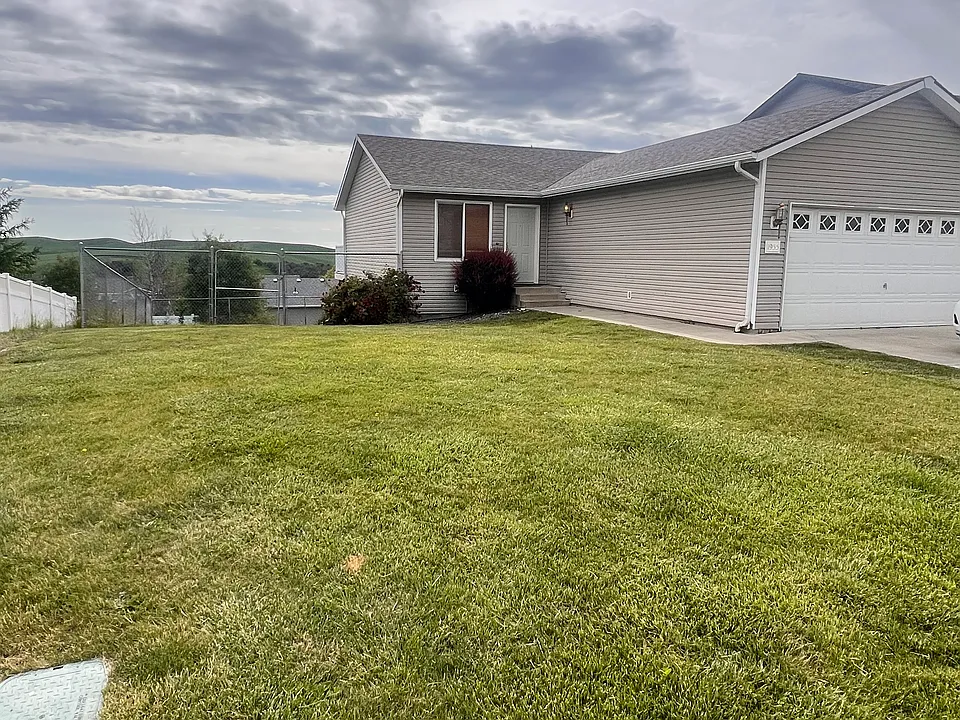 1955 NW Bella Vista Dr