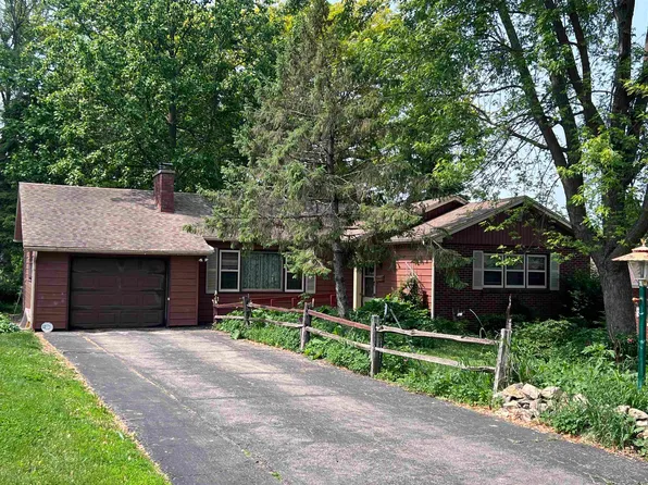 3030 Karen St, Dubuque, IA 52001