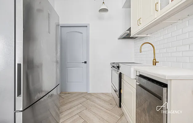 Rented by The Agency | media 9