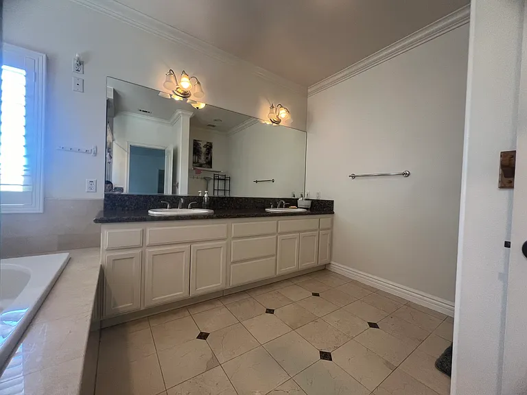 525 S 5th Ave #C — Photo 6