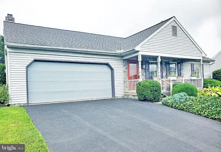 1648 Leona Ave photo 1
