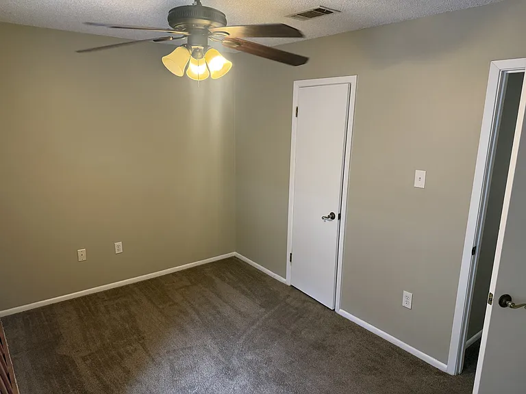 820 Meadow Glen Ave #B — Photo 5