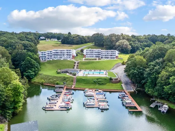 1085 Bluewater Dr Unit 208, Moneta, VA 24121