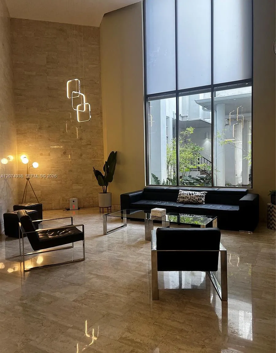Commodore Plaza Condo — Photo 1