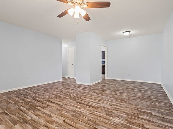 5th image of 211 Dennis Rd