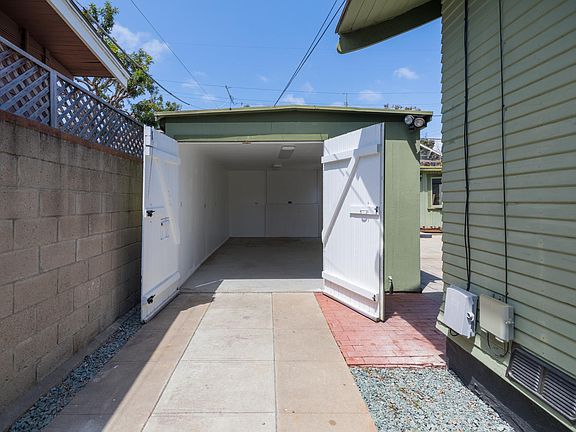 5th image of 4086 Ibis St