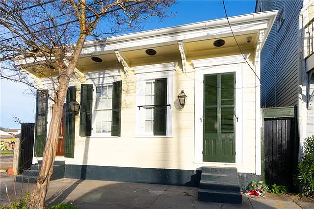 607 Elysian Fields Ave — Photo 1