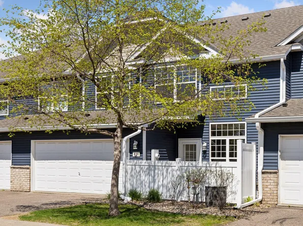 424 Hickory Ln N, Oakdale, MN 55128