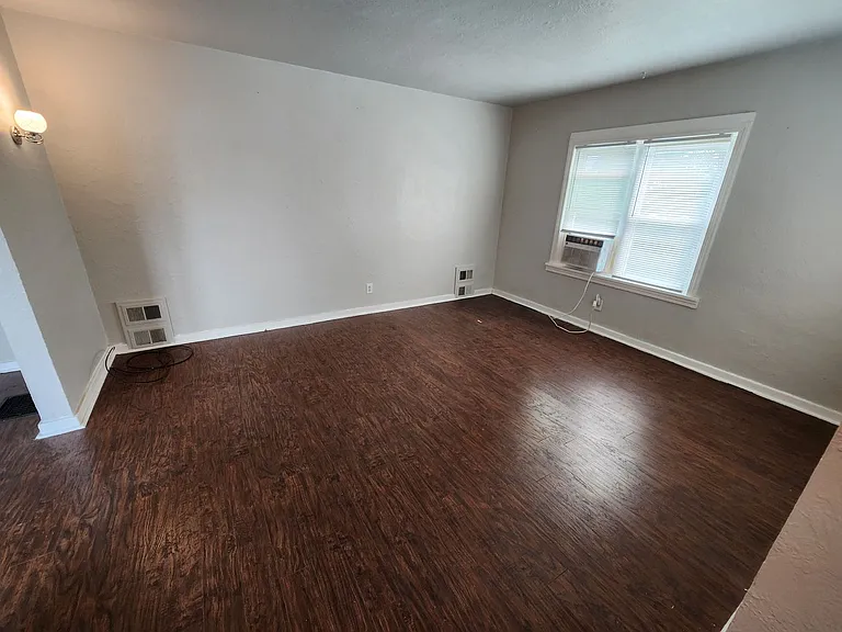 824 Oak St — Photo 3