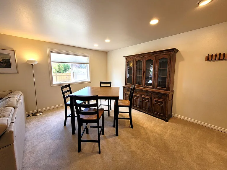 625 1/2 Marine Dr — Photo 11