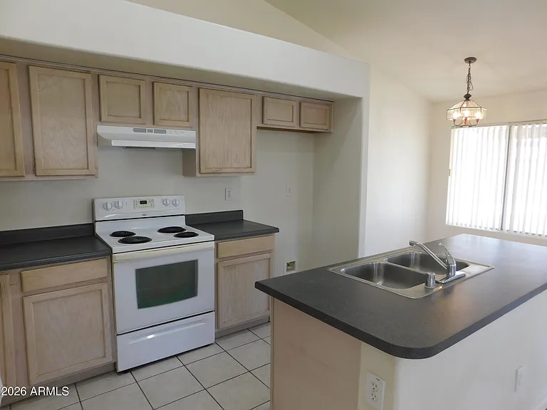 2430 E Fairview St — Photo 4