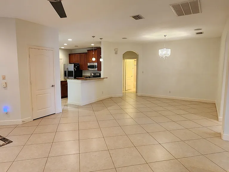 20003 Nob Oak Ave — Photo 3