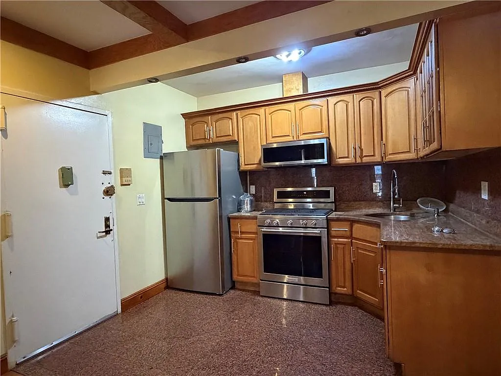 400 Lefferts Avenue — Photo 2