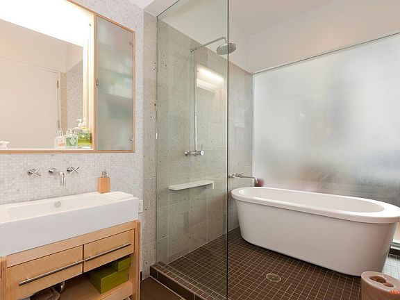 3rd image of 2728 Thomson Ave Unit 120