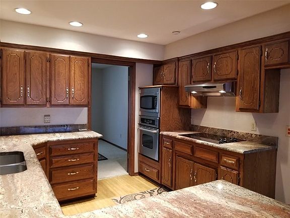 4th image of 13524 Apple Valley Dr