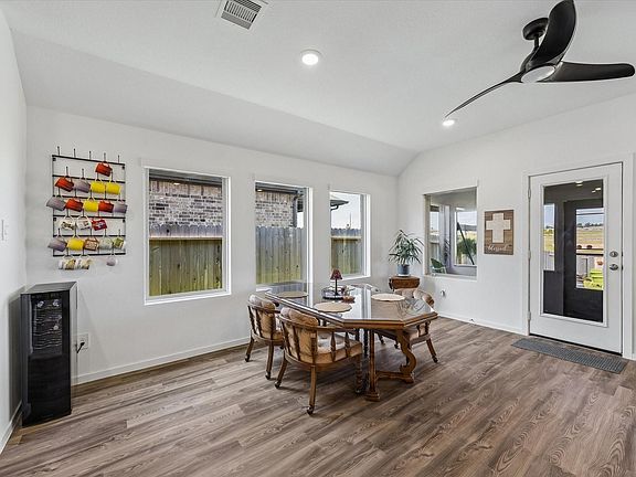 3rd image of 573 Bluebell Maiden Ct