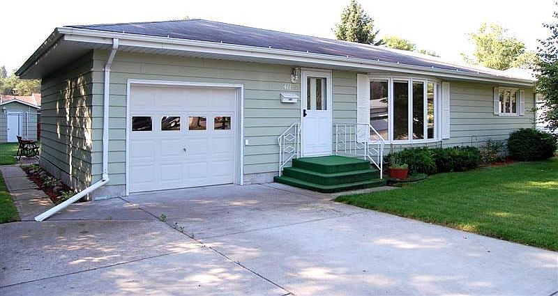 1st image of 411 27th Ave S