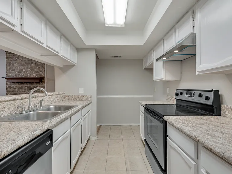 2811 Capella Cir — Photo 6