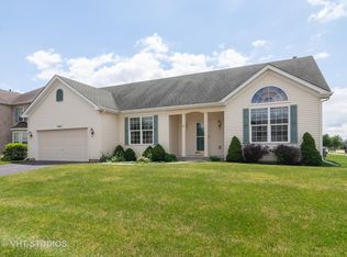 942 Canyon Trl, Yorkville, IL 60560