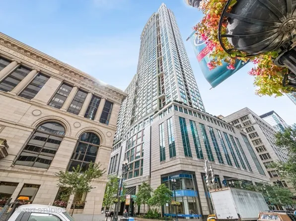 130 N Garland Ct APT 3902, Chicago, IL 60602