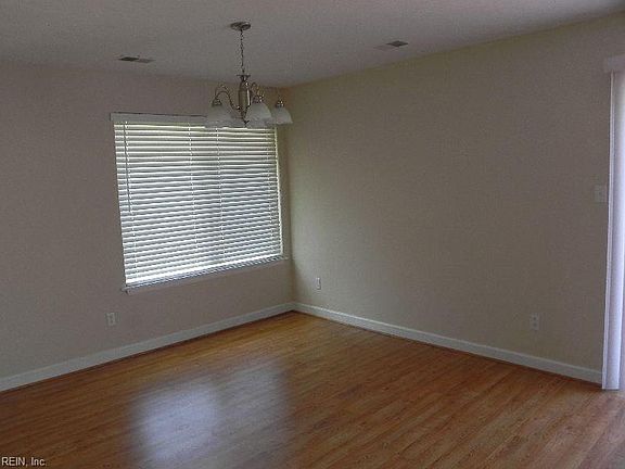 4th image of 3472 Daffodil Cres