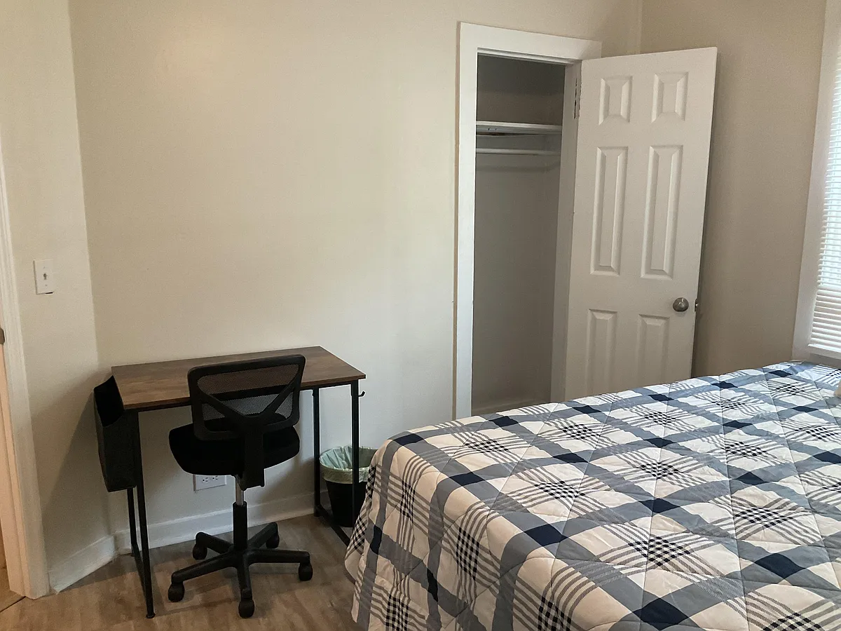 Bedroom 3 has a reach in closet and desk with chair. - Monroe Ave