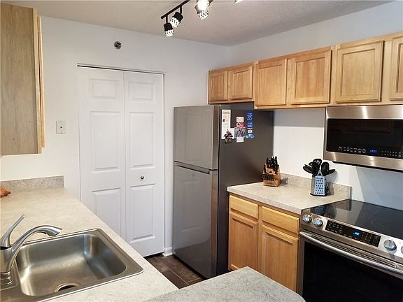 4th image of 12102 Pinehurst Ln