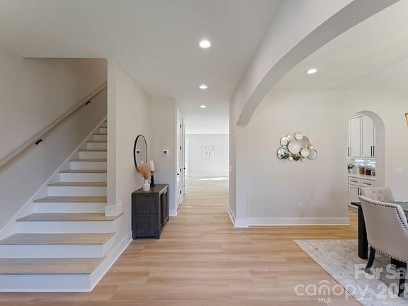 3rd image of 426 Richards Ln