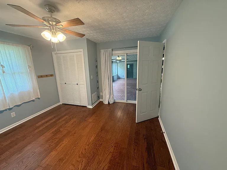 2374 Stafford Dr — Photo 35