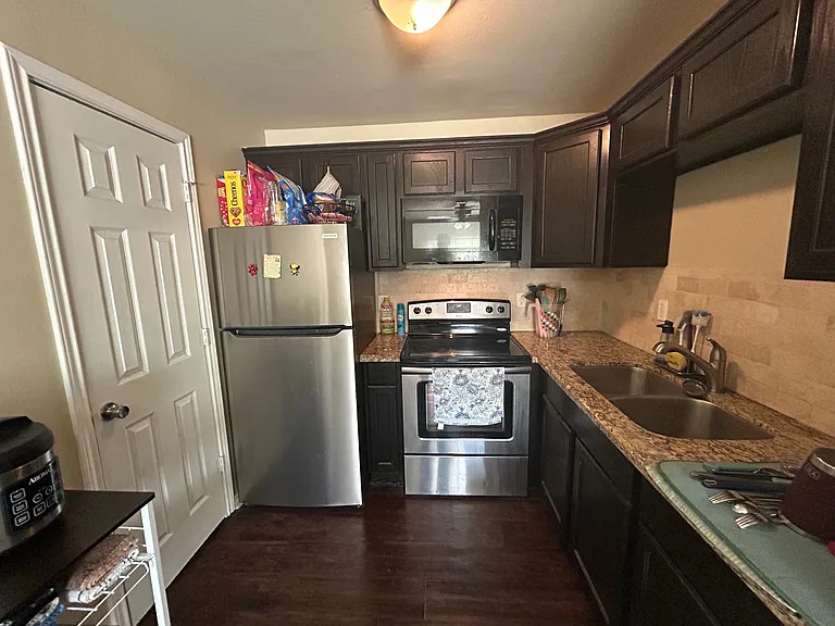 305 Ehlinger Dr #D — Photo 4