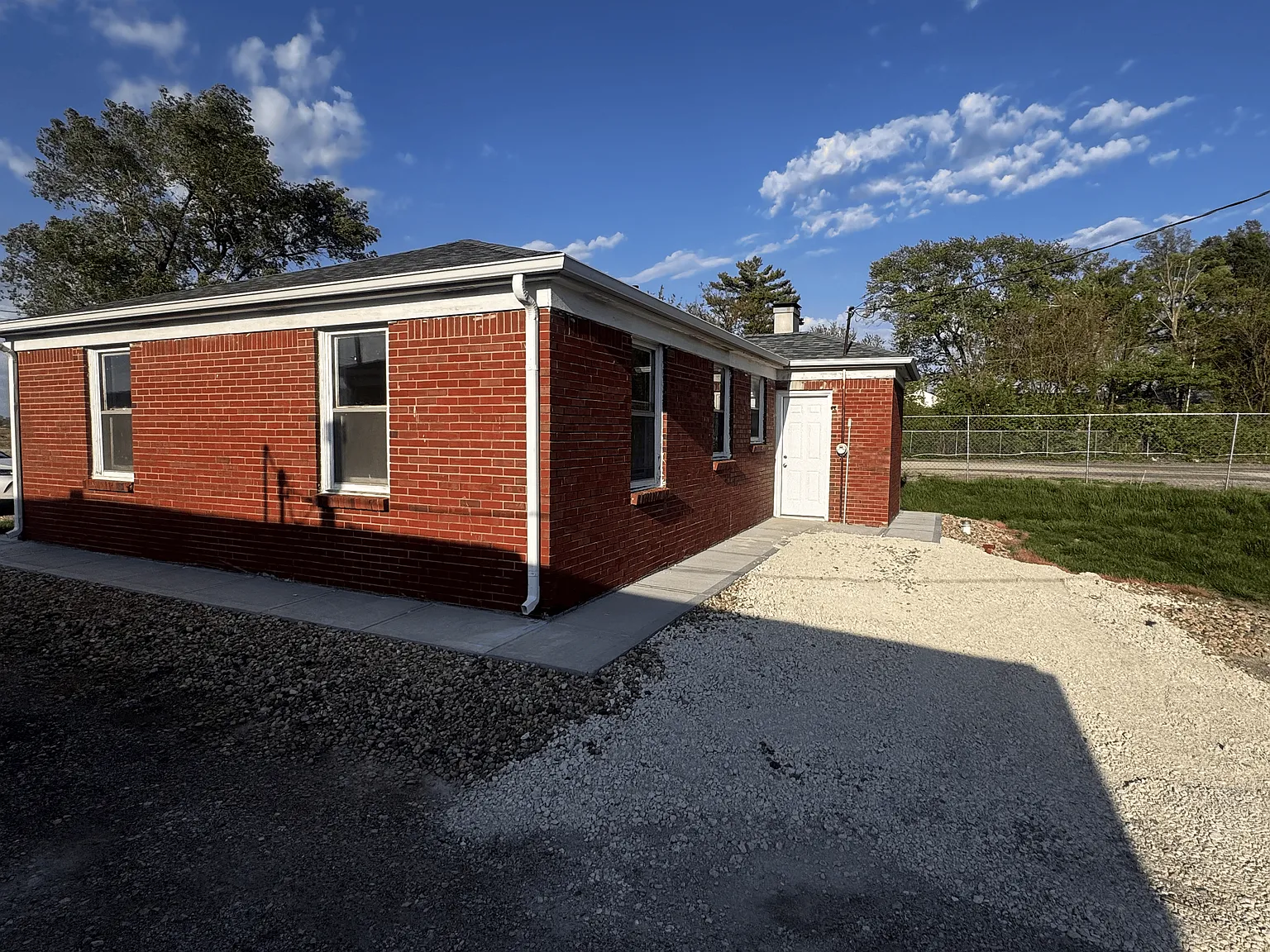 2 bed, 876 sqft, $1,400 — Photo 3