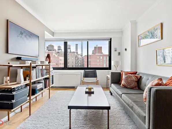 201 W 21st St APT 15C, New York, NY 10011