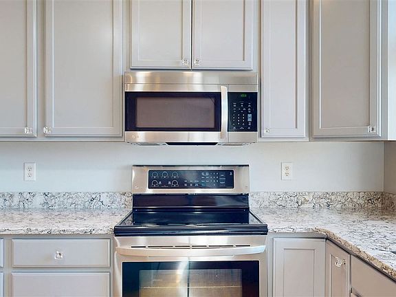 4th image of 20 Deboer Ln