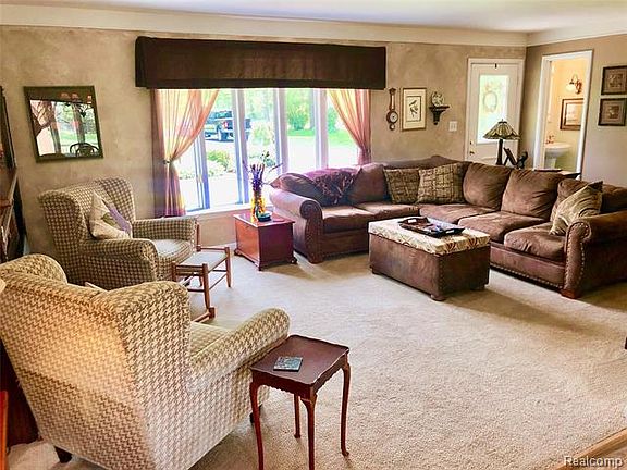 4th image of 2996 Country Club Dr