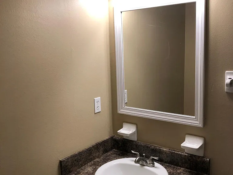 831 Trailwood Dr E — Photo 3