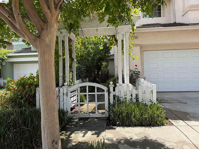 5168 Academy Rd — Photo 2