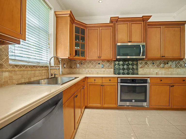 9058 Alexandra Cir — Photo 18