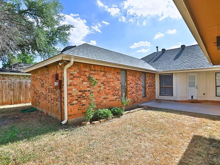 5273 Sherbrooke Ln — Photo 31