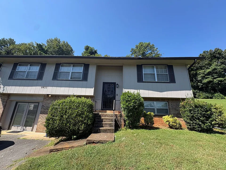 2433 Meade Cir