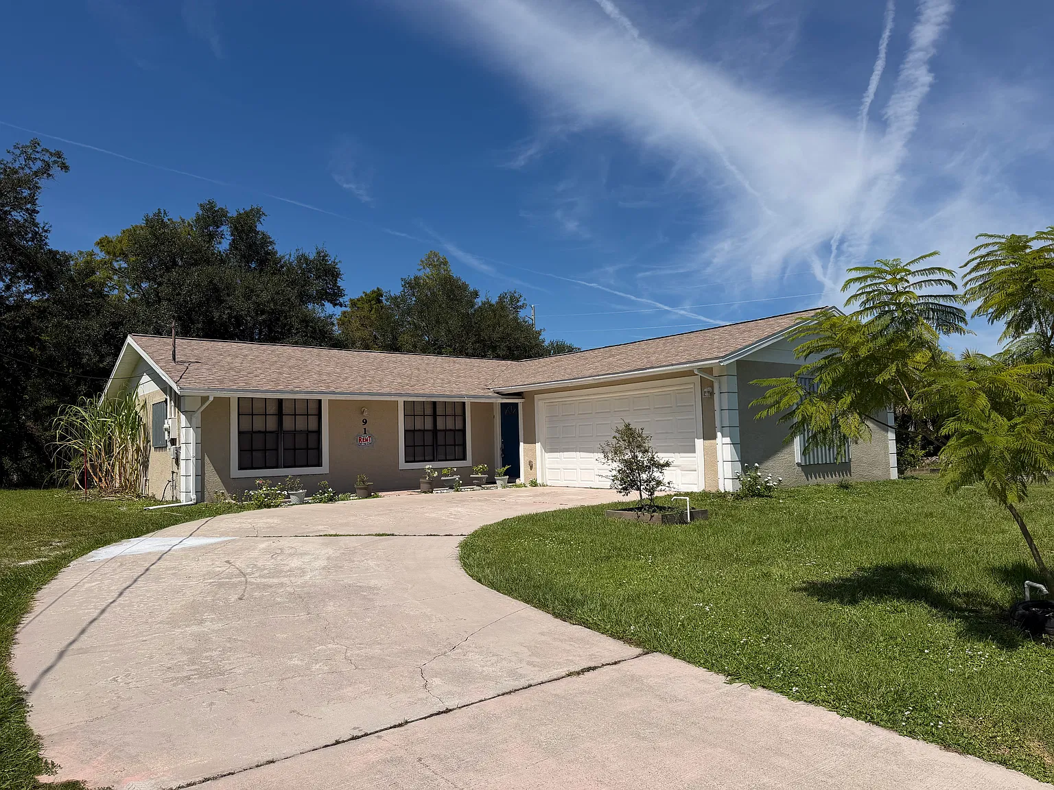 3 bed, 1048 sqft, $2,200 — Photo 1