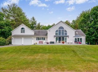 10 Beach Rd, Raymond, ME 04071