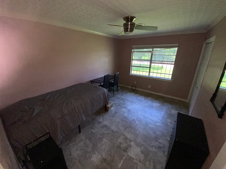 1025 Henderson Ave — Photo 7