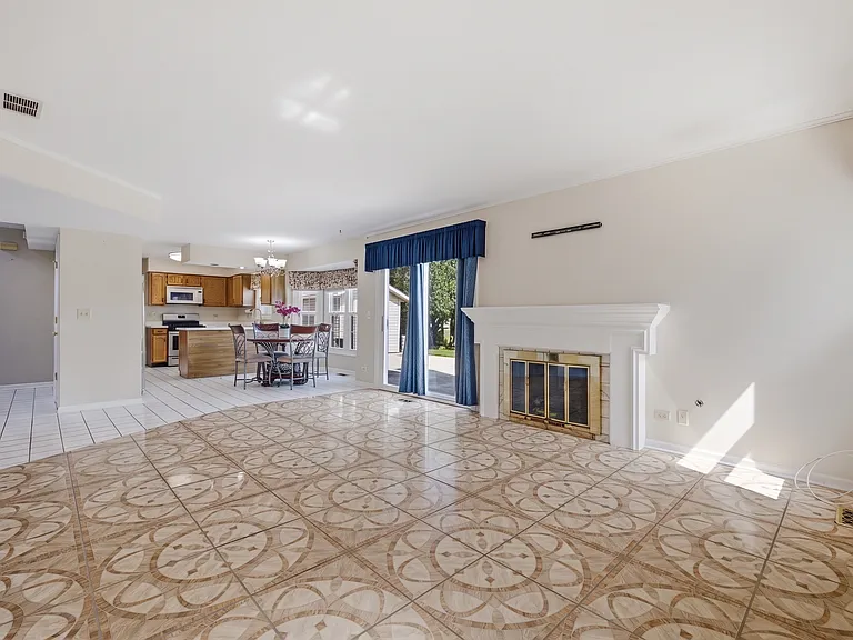 399 Stonewood Cir — Photo 8