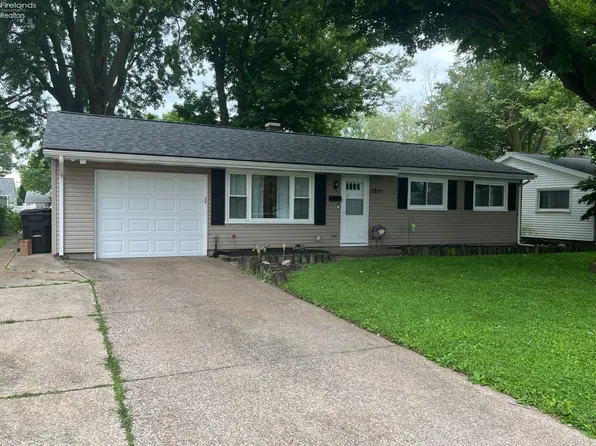 2909 Sunset Ln, Sandusky, OH 44870