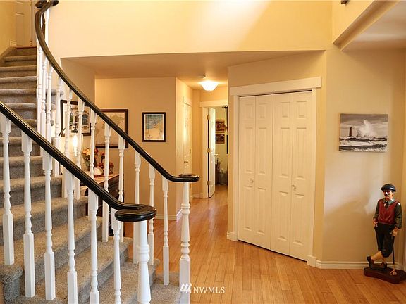 4th image of 160 E Laurel Park